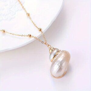 Beautiful Glossy white Shell Electroplated Golden Edge Pendant Fashion Necklace